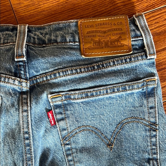 Levi's Women's Wedgie Blue Jeans - Picture 8 of 8